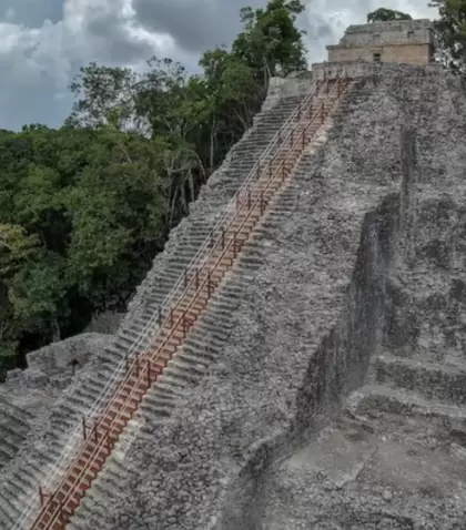 Rodeada de selva, Cob� conserva uno de los paisajes arqueol�gicos m�s imponentes de Yucat�n.