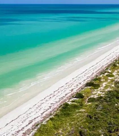 Playa Sisal: uno de los rincones m�s tranquilos de M�xico para disfrutar el mar en mayo.