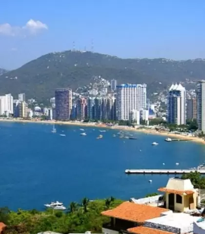 La bah�a de Acapulco es uno de los principales atractivos tur�sticos de la ciudad, con playas urbanas y actividad n�utica durante todo el a�o.