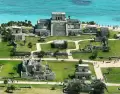 Las ruinas mayas, rodeadas de vegetaci�n tropical durante la temporada h�meda.