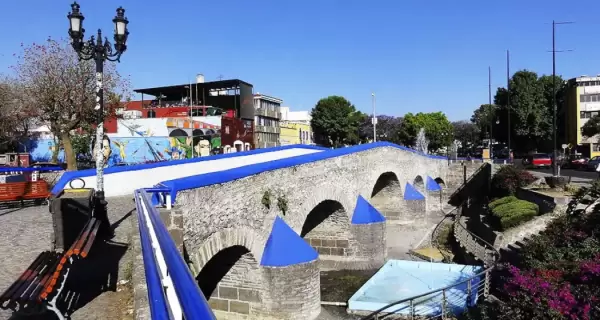 Analco, en Puebla, conserva calles con historia, arte local y una esencia tranquila que invita a recorrer sin apuro.