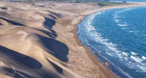 Chachalacas sorprende con playas extensas, dunas y un paisaje costero perfecto para desconectar frente al mar.