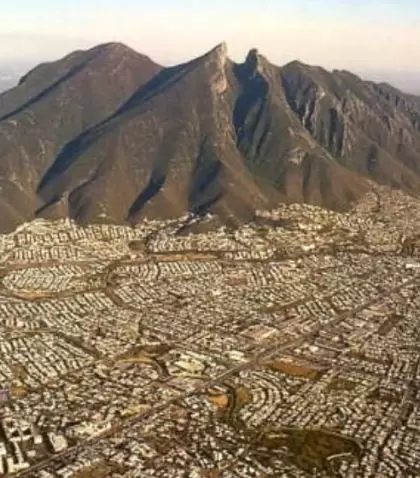 El Cerro de la Silla domina el paisaje de Monterrey y se mantiene como uno de los �conos naturales m�s reconocidos del norte de M�xico.