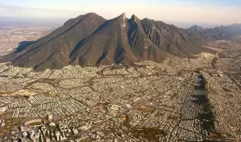 El Cerro de la Silla domina el paisaje de Monterrey y se mantiene como uno de los �conos naturales m�s reconocidos del norte de M�xico.