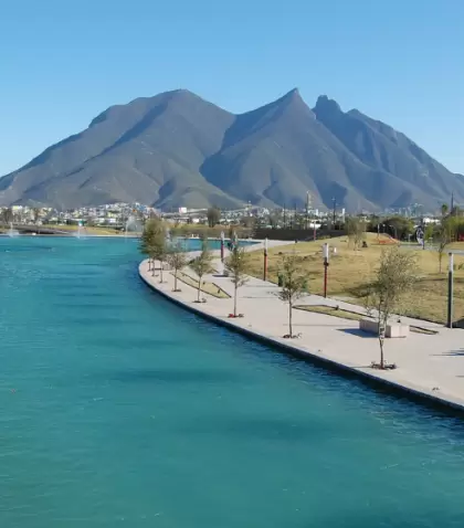 El Paseo Santa Luc�a combina agua, arte y vida urbana en uno de los recorridos m�s atractivos de Monterrey.