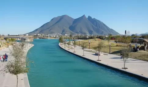 El Paseo Santa Luc�a combina agua, arte y vida urbana en uno de los recorridos m�s atractivos de Monterrey.