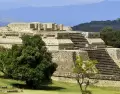 Monte Alb�n conserva siglos de historia entre templos, terrazas y vistas que dominan el valle de Oaxaca.