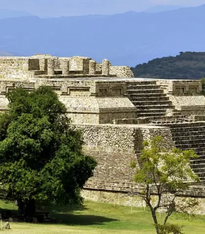 Monte Alb�n conserva siglos de historia entre templos, terrazas y vistas que dominan el valle de Oaxaca.