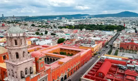 Quer�taro combina historia, arquitectura colonial y tradici�n en uno de los destinos culturales m�s destacados de M�xico.