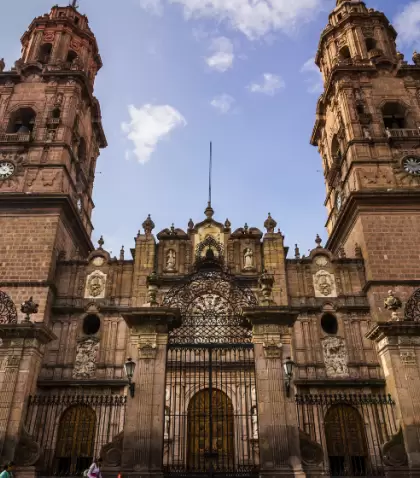 Morelia enamora con su arquitectura colonial, calles hist�ricas y una de las escenas culturales m�s destacadas de M�xico.
