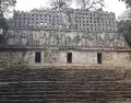 Yaxchil�n emerge entre la selva y el r�o Usumacinta como uno de los sitios arqueol�gicos mayas m�s fascinantes y remotos de M�xico.