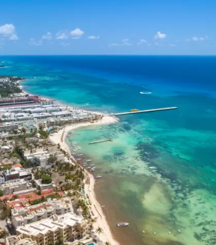 Playa del Carmen combina playas caribe�as, vida urbana y una energ�a vibrante que la mantiene entre los destinos m�s elegidos de M�xico.
