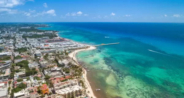 Playa del Carmen combina playas caribe�as, vida urbana y una energ�a vibrante que la mantiene entre los destinos m�s elegidos de M�xico.