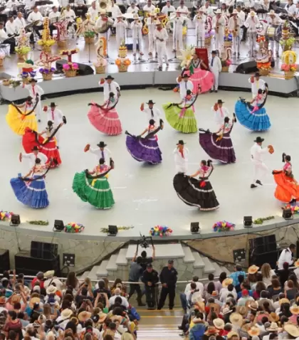 La Guelaguetza 2026 volver� a llenar Oaxaca de m�sica, danzas y tradiciones en una de las celebraciones culturales m�s importantes de M�xico.