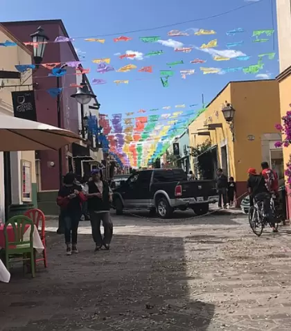 Las calles de Tequisquiapan conservan el encanto colonial entre plazas, fachadas coloridas y una atm�sfera tranquila para recorrer sin apuro.