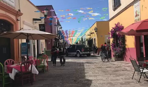 Las calles de Tequisquiapan conservan el encanto colonial entre plazas, fachadas coloridas y una atm�sfera tranquila para recorrer sin apuro.