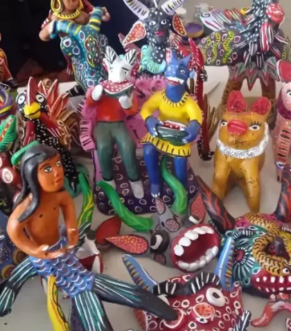 Ocumicho es famoso por sus coloridas artesan�as de barro, donde los diablos se convierten en s�mbolo de creatividad y tradici�n pur�pecha.