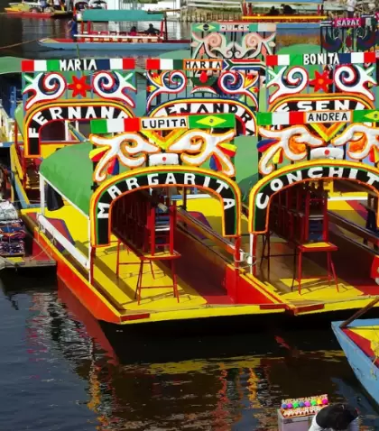 Xochimilco mantiene viva su tradici�n entre canales, trajineras y una de las postales culturales m�s emblem�ticas de M�xico.