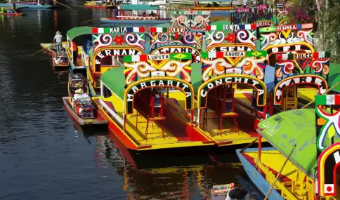 Xochimilco mantiene viva su tradici�n entre canales, trajineras y una de las postales culturales m�s emblem�ticas de M�xico.