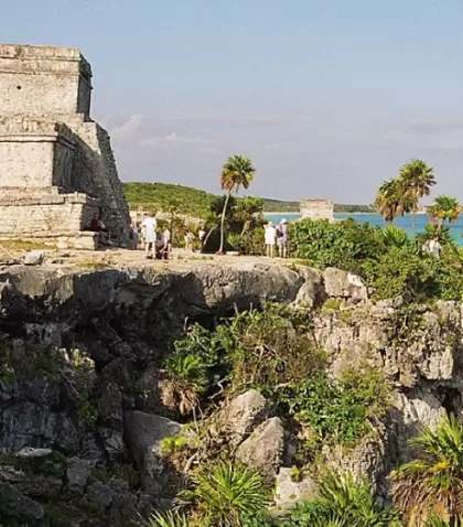 Tulum combina ruinas frente al mar, selva, cenotes y playas caribe�as en uno de los destinos m�s ic�nicos de M�xico.