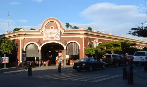 El Pari�n de Tlaquepaque re�ne gastronom�a, m�sica de mariachi y tradici�n en uno de los rincones m�s emblem�ticos de Jalisco.