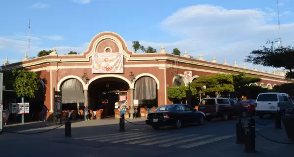 El Pari�n de Tlaquepaque re�ne gastronom�a, m�sica de mariachi y tradici�n en uno de los rincones m�s emblem�ticos de Jalisco.