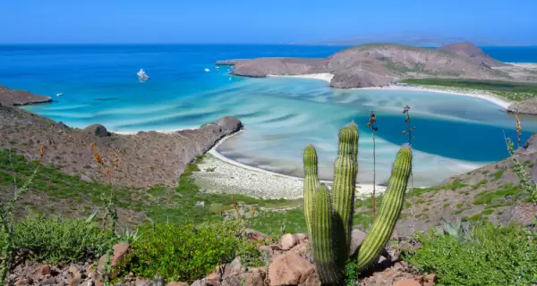Balandra deslumbra con aguas poco profundas, arena blanca y uno de los paisajes costeros m�s emblem�ticos de Baja California Sur.