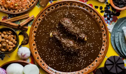 El mole es uno de los grandes emblemas de la gastronom�a mexicana y protagonista de festivales que celebran su tradici�n y diversidad de sabores.