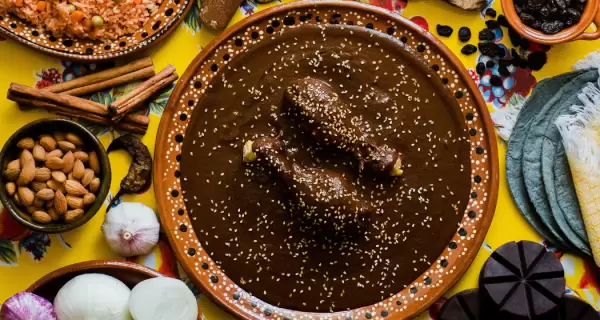 El mole es uno de los grandes emblemas de la gastronom�a mexicana y protagonista de festivales que celebran su tradici�n y diversidad de sabores.